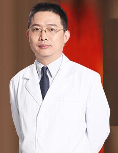 李东伟