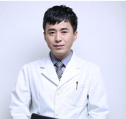 李朕
