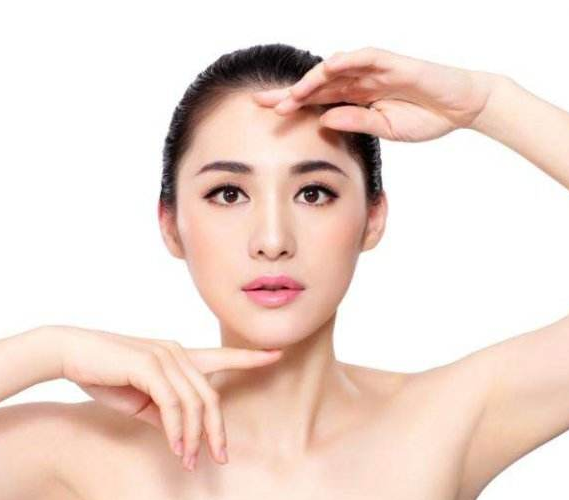 假体隆鼻需要多久才能消肿呢？