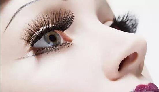 北京叶美人医疗美容诊所做开眼角手术的价格是多少？