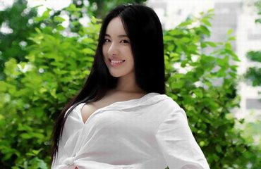 假体隆胸手术后疤痕要怎么消除呢？